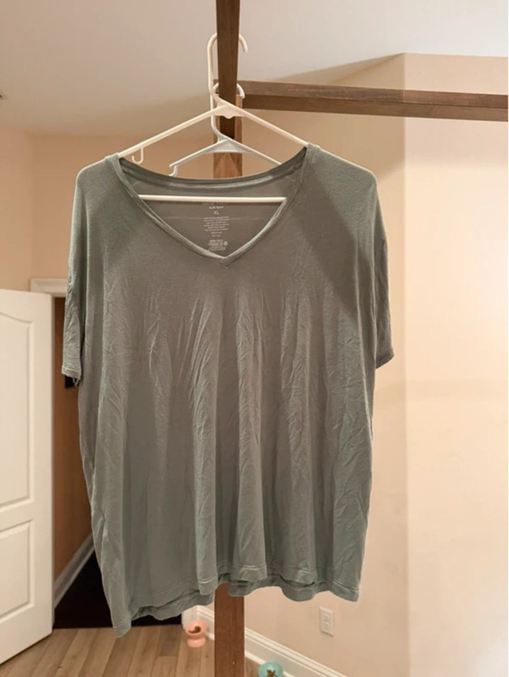 Nine West Women’s soft vneck XL